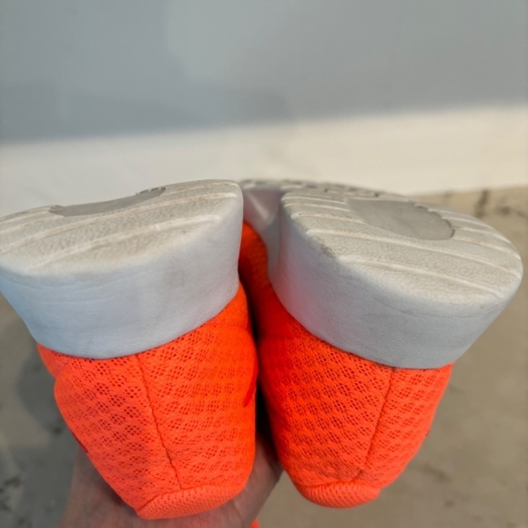 Nike Tanjun Women’s Running Shoe Size 8 Orange - Picture 8 of 9